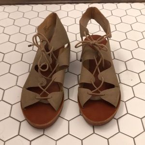 Jessica Simpson tan lace-up sandals sz11
